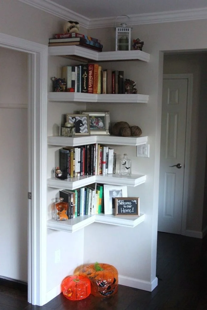small space bedroom organization