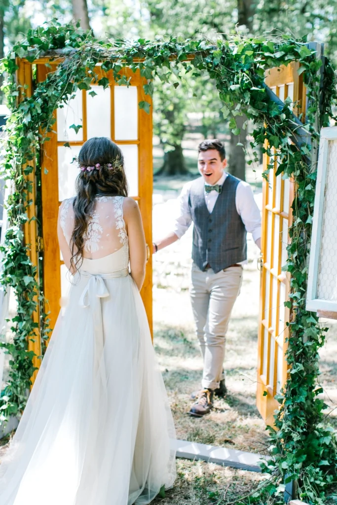First Look Wedding Photo Ideas