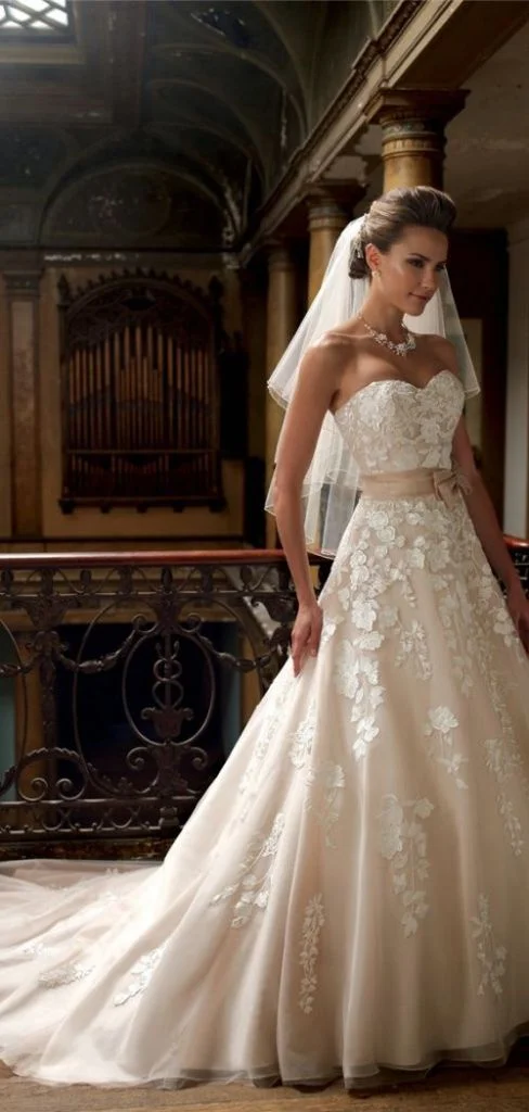 Sweetheart Sleeveless Empire Organza Wedding Dress
