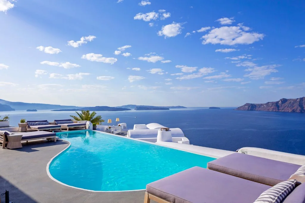 katikies hotel santorini pool bar