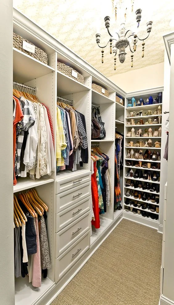 small space vertical shape closet design