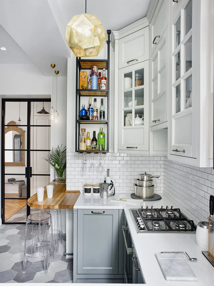 eclectic u-shaped kitchen design cabinets and white backsplash