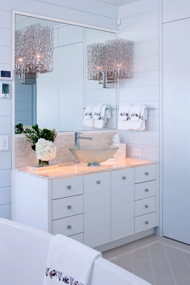 beach style white bathroom