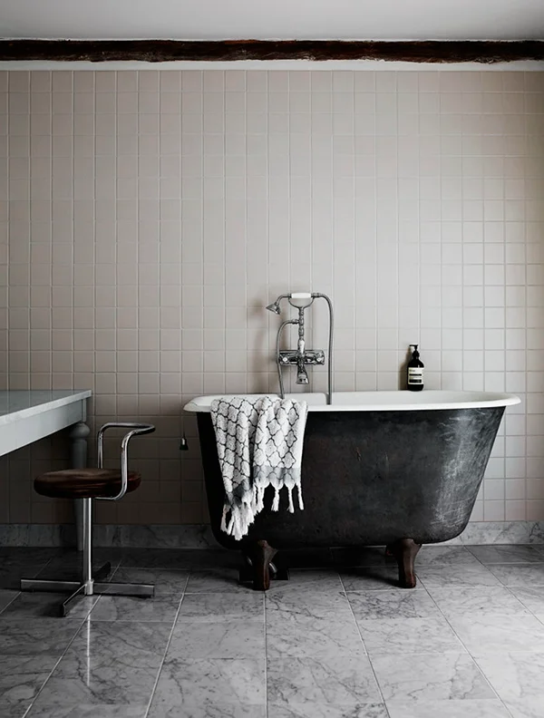 black and white bathrooms