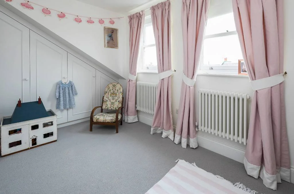 Girls Bedroom With Pink Curtains