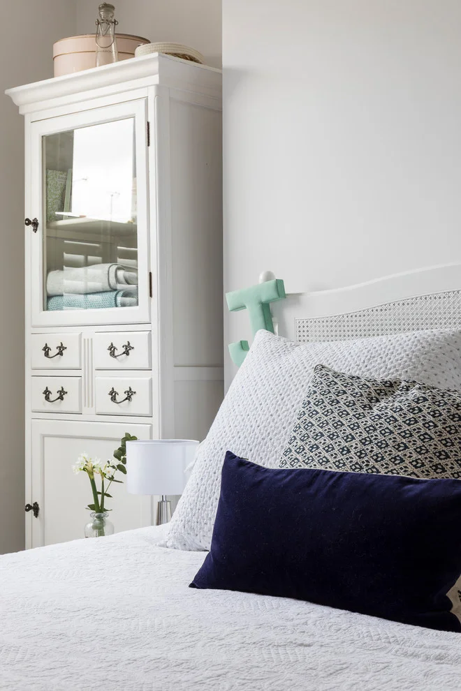 White Bed sheet Blue Velvet Bedroom Pillow