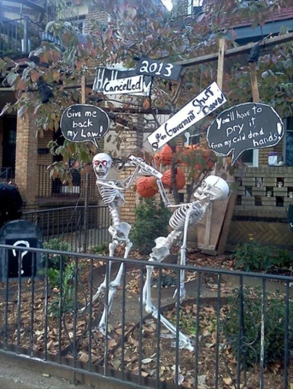 outdoor funny skeleton decor