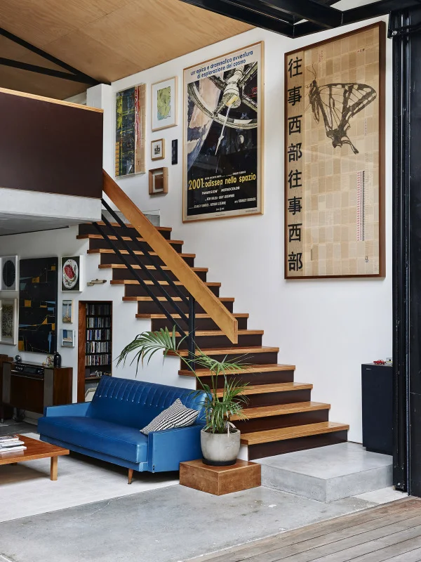 random staircase photo frame pattern