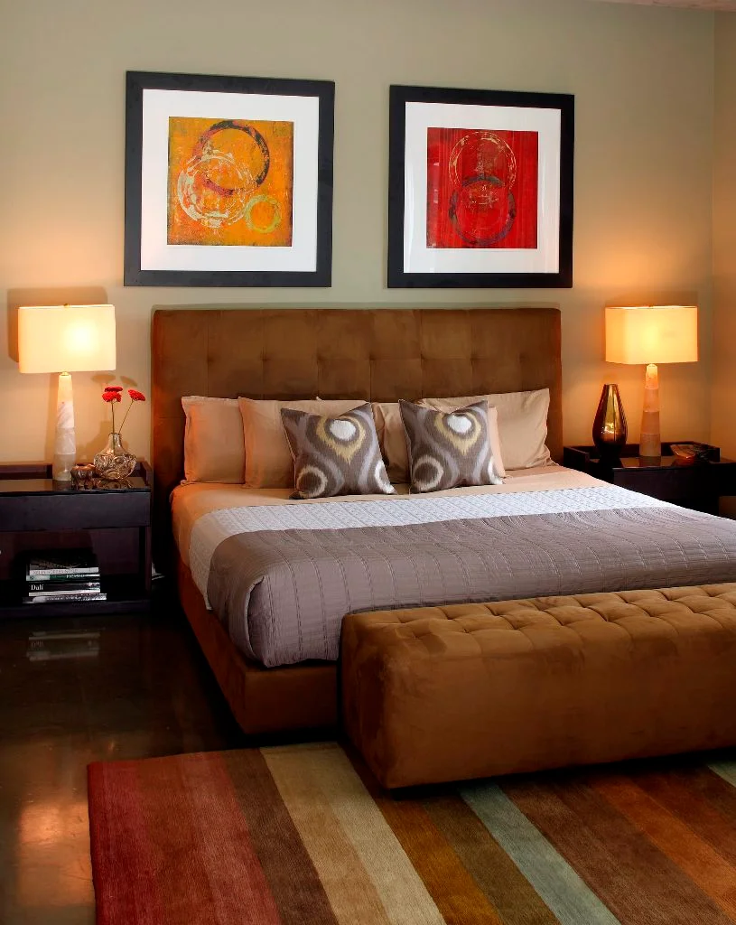 Art Picture Frames Behind the Bed