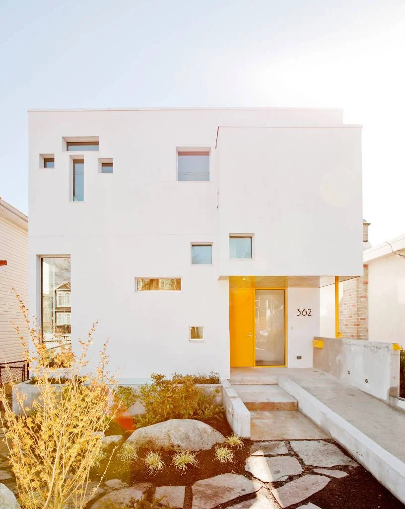 Contemporary White Stucco Flat Roof
