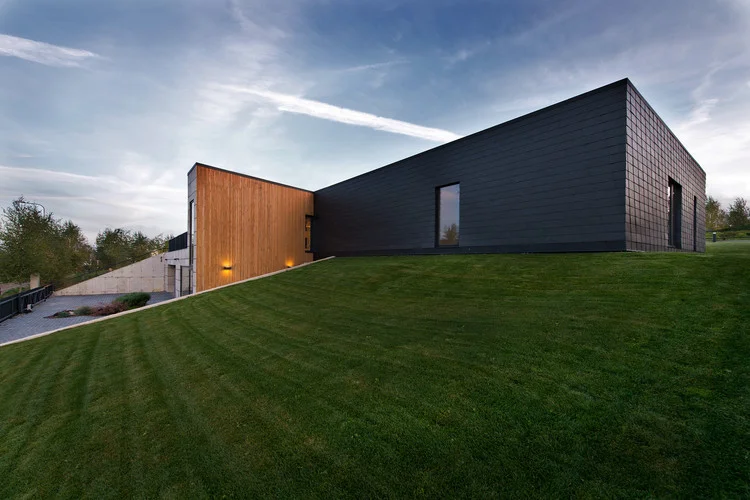 Black House Garden on Slope
