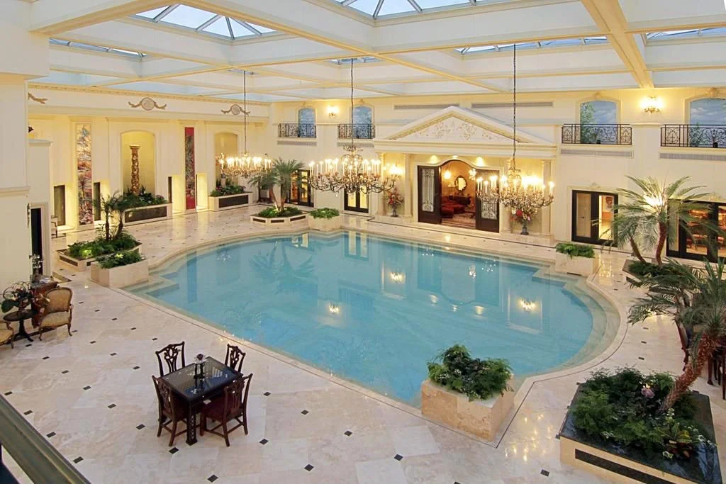 Classic Large Swimming Pool Design