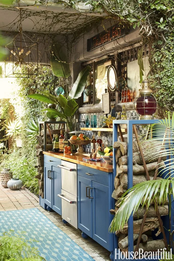 Garden with Outdoor Kitchen