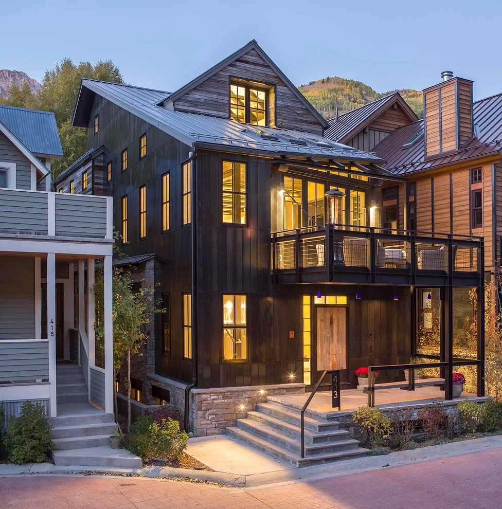 Mid-sized Urban Black Industrial Exterior