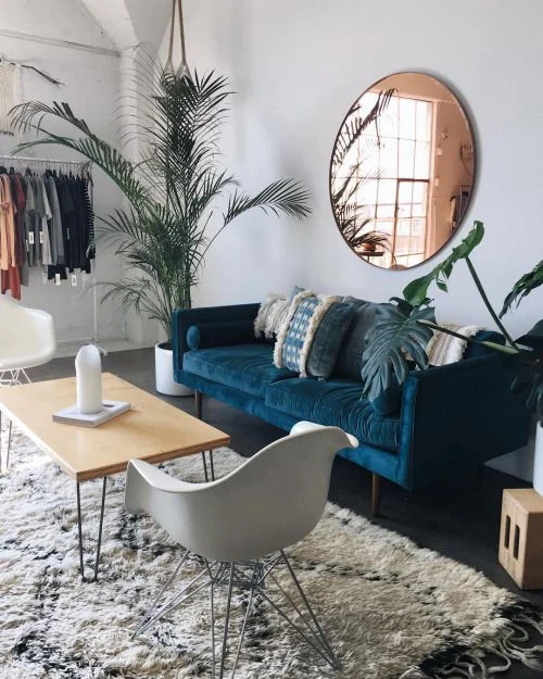 Round Mirror As A Showpiece In The Living Room