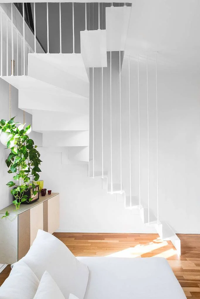 Unique Staircase Hanging Design