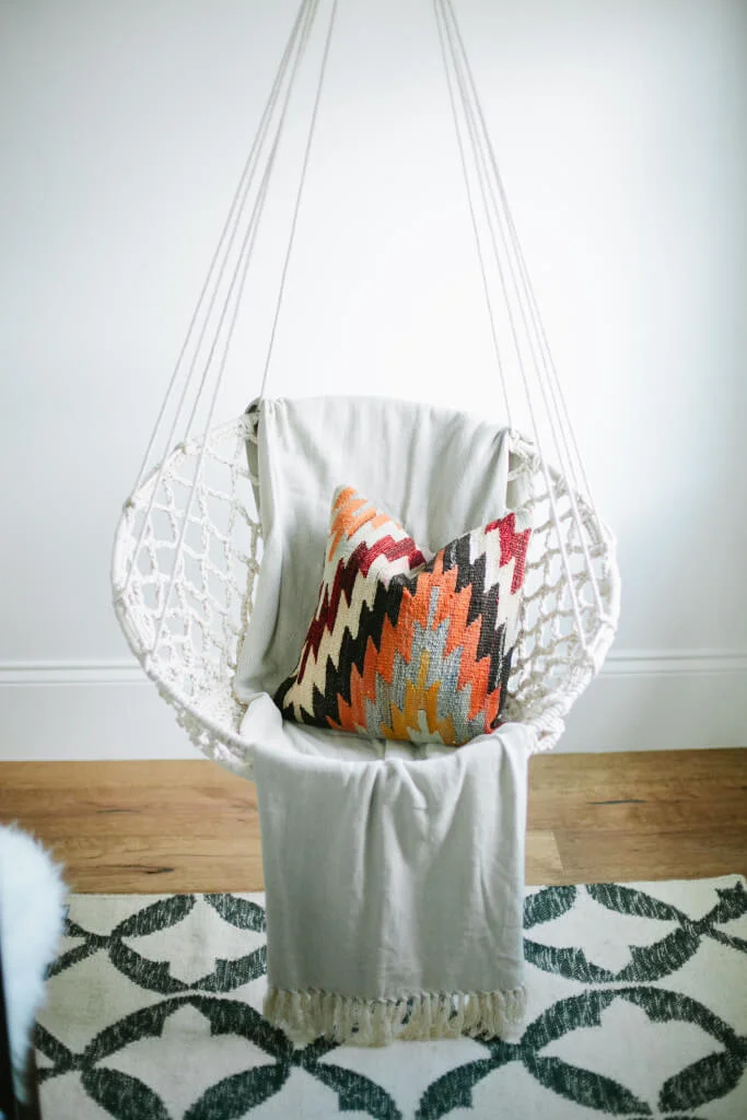 swing chair white