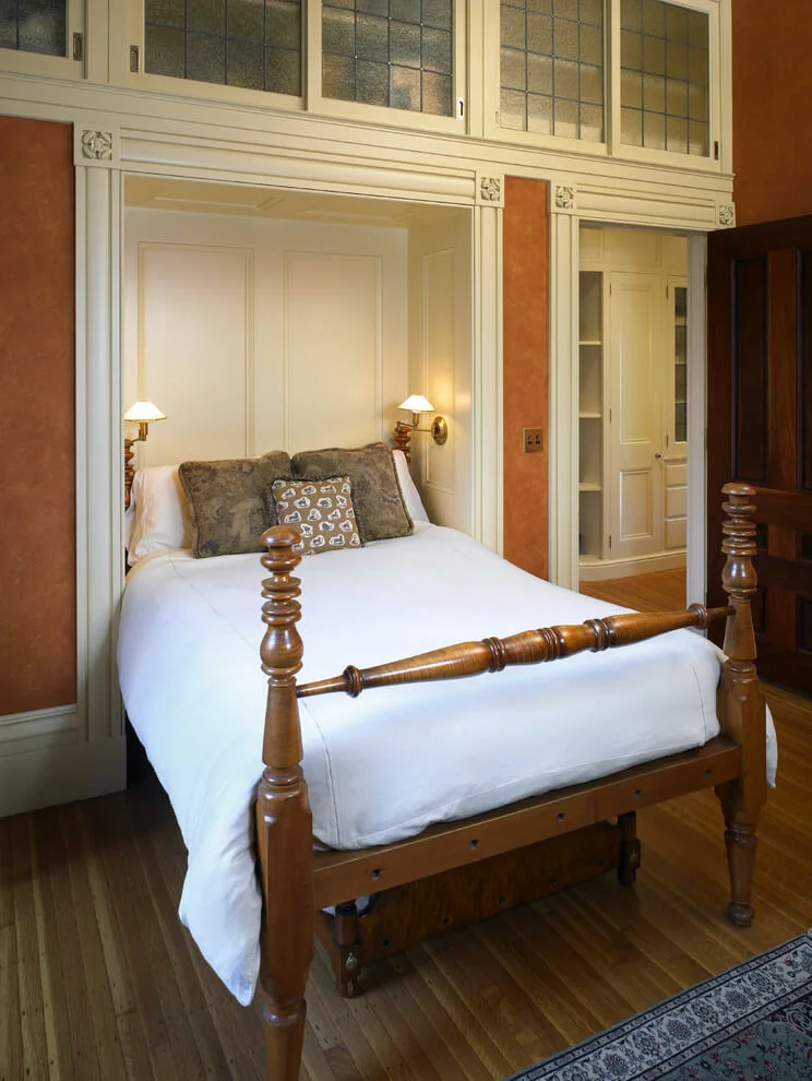 closet alcove bedroom