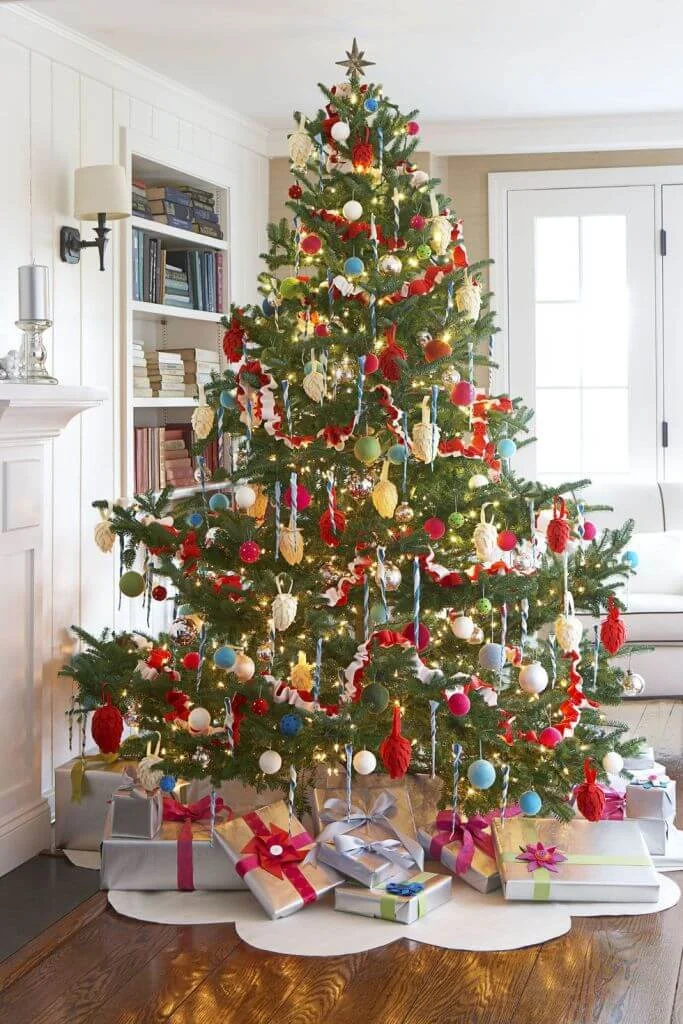 traditional christmas tree decorations