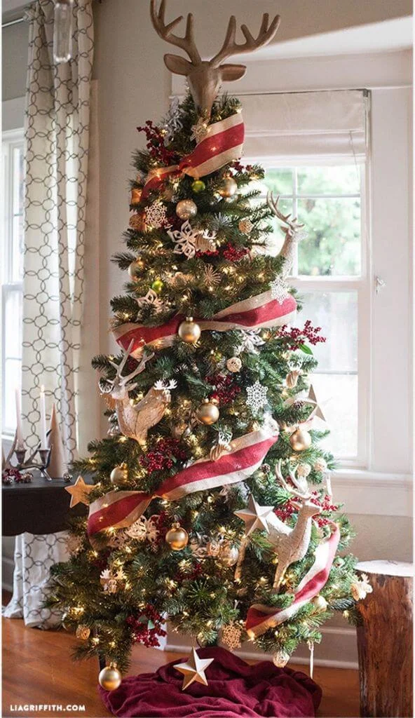 wooden reindeers and red berries tree