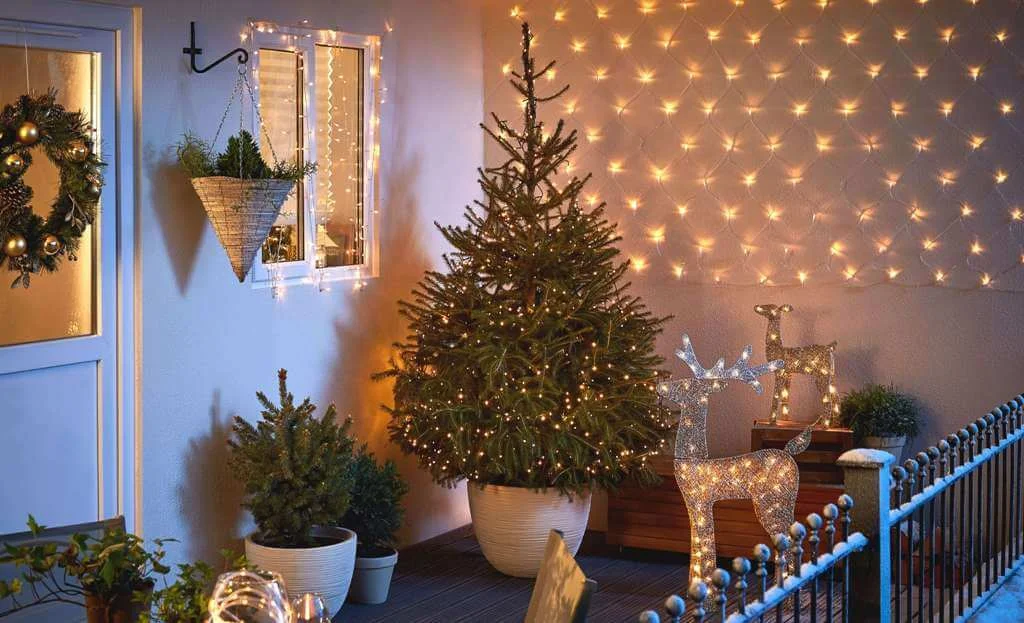 Christmas Tree And Reindeers