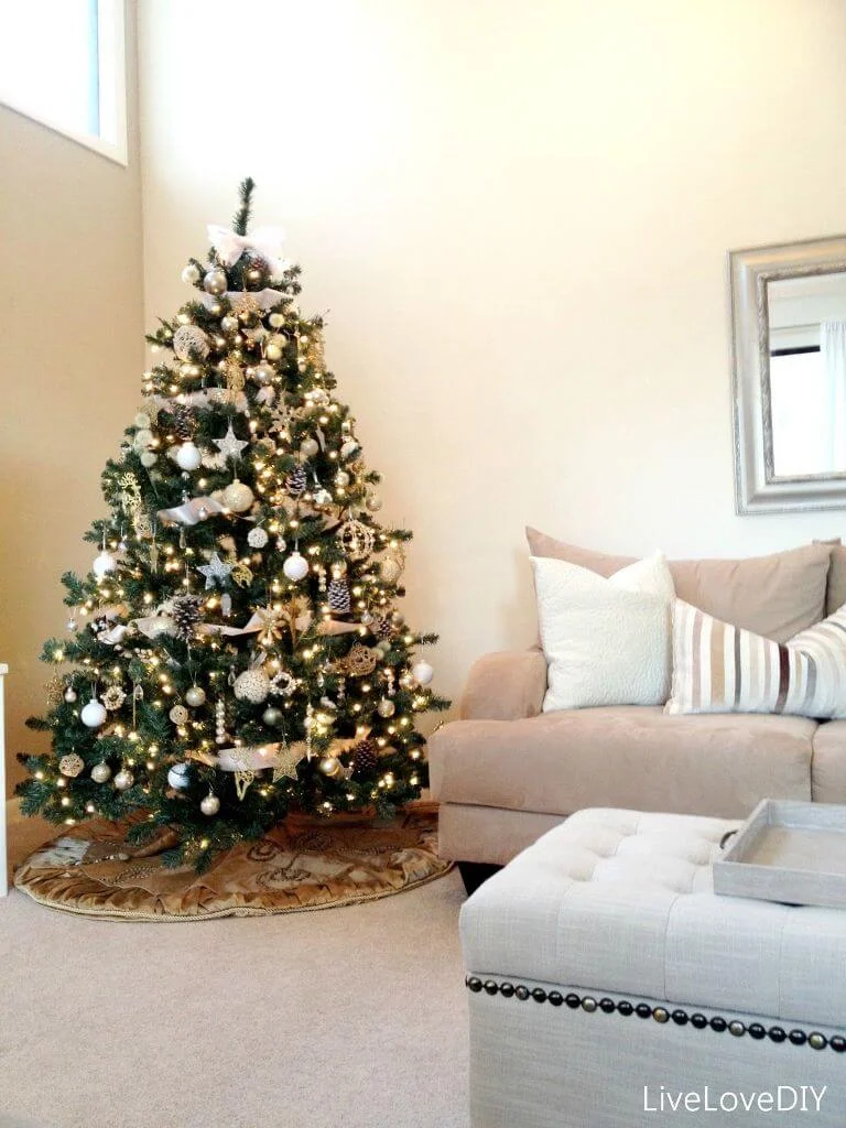 Contemporary Living Room Tree Decoration