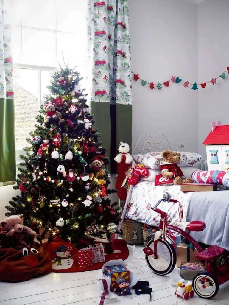 Cute Kids Bedroom Christmas Decor