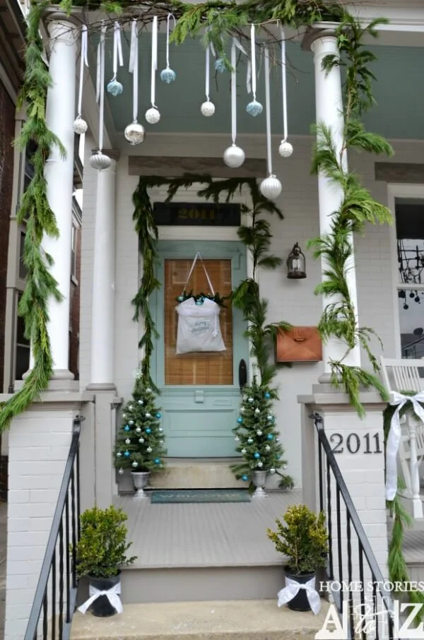 Minimalist Christmas Front Porch Decor