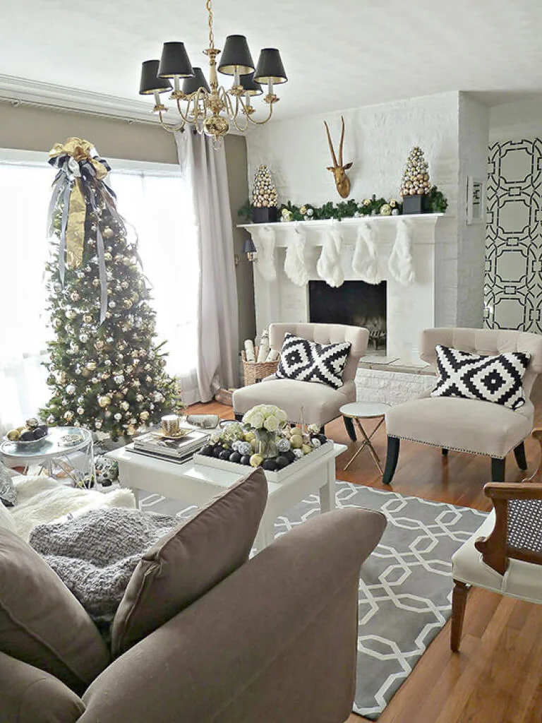 Modern Festive Christmas Tree Decoration