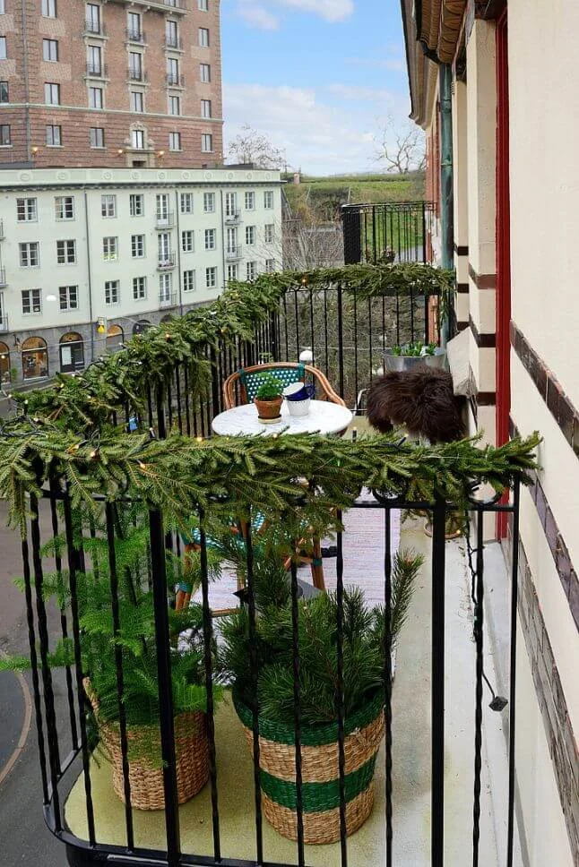 Simple Green Garland Decoration