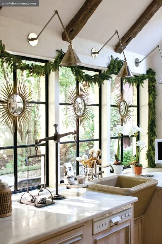 Simple Kitchen Window Decor