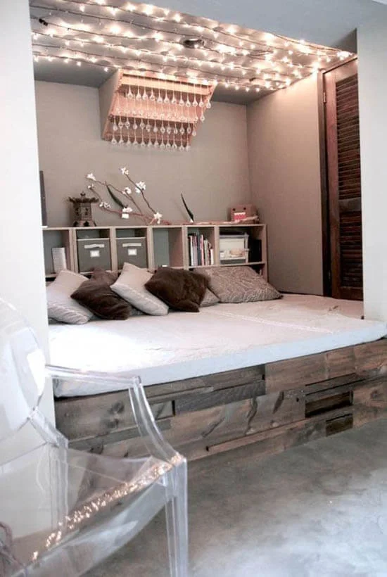 Small Alcove Bed Christmas Decoration