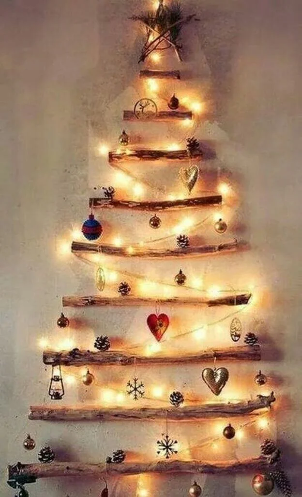 Driftwood Gold Wall Christmas Tree