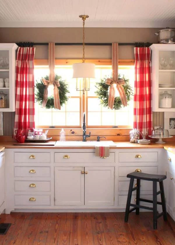Kitchen Window Christmas Plaid decor