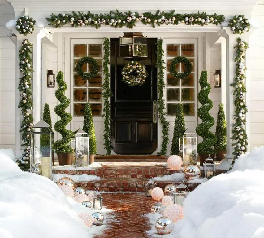 Lanterns And Christmas Balls Yard Decor