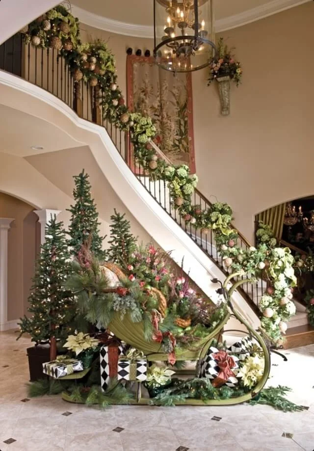 Elaborate Sleigh And Garlands Decor