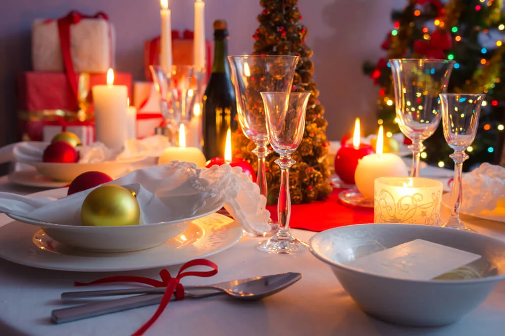 Modern Table Christmas Candles Setting