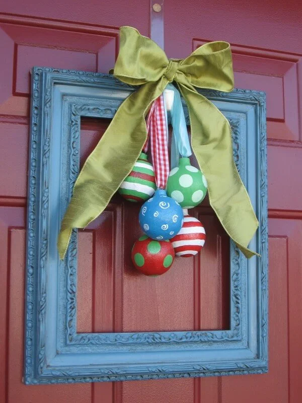 Pictureframe Christmas Ornaments Wreath