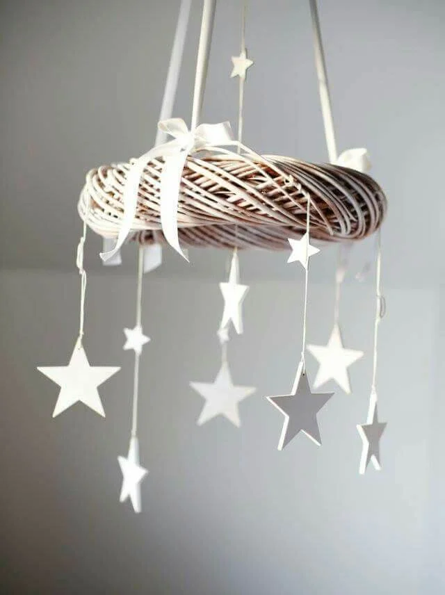 Wreath Chandelier With Stars Decoration