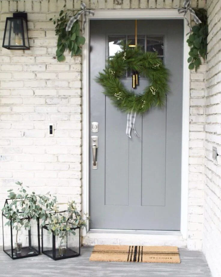 Small Space Minimal Front Door Decor