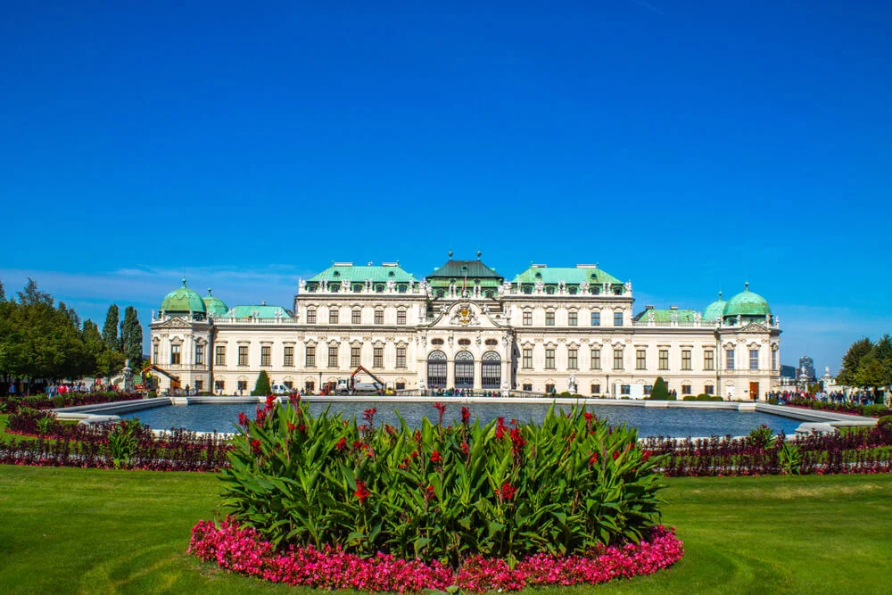 Tour The Royal Palace In Belvedre