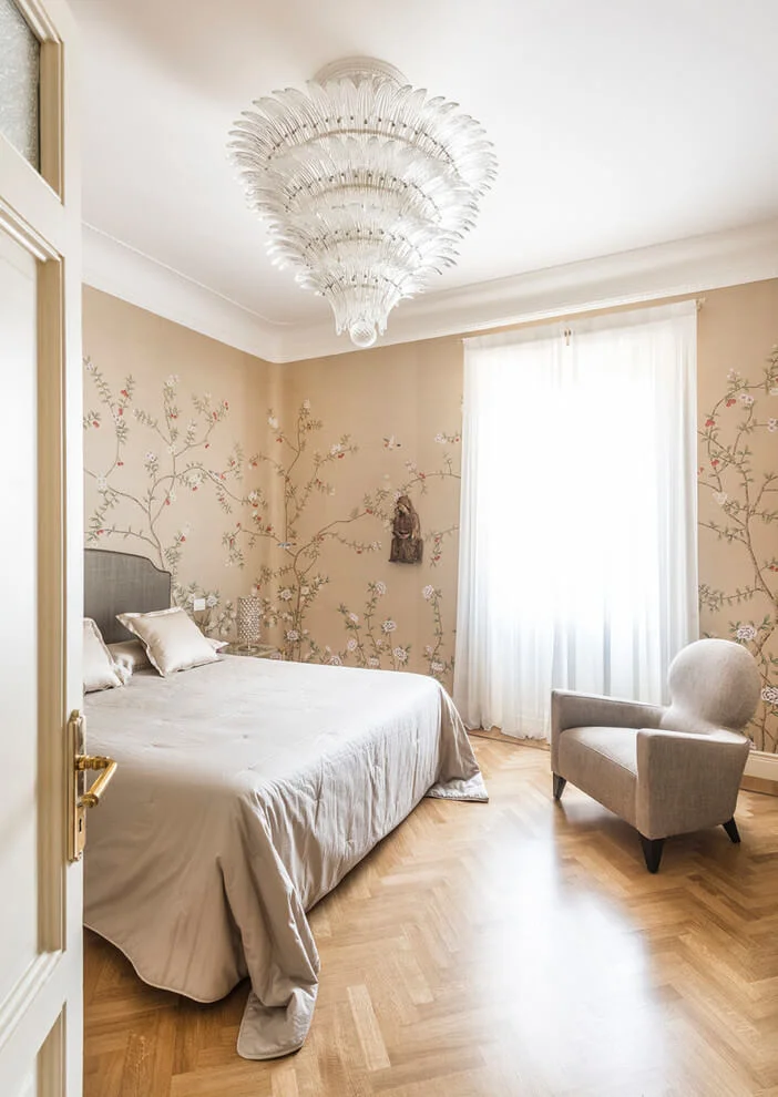 Sophisticated Grand Bedroom Design
