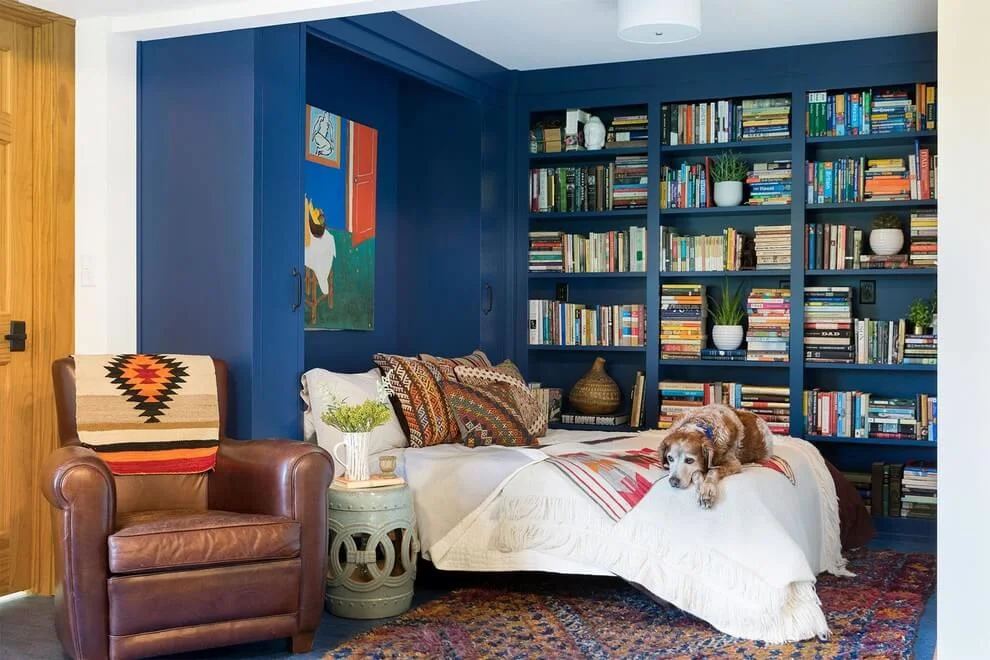 Alcove Bed And Functional Bookshelf Decor