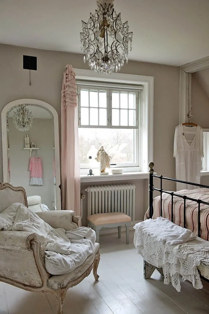 Soft And Light Vintage Bedroom Design