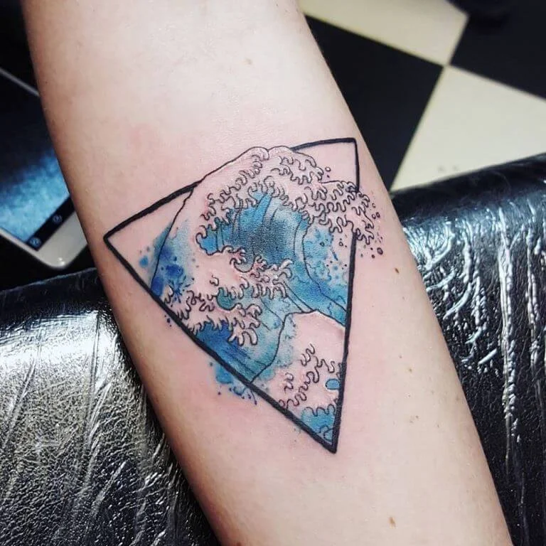 Beautiful Waves in Triangle Design