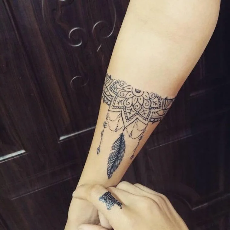 Delicate Mandala Arm Band