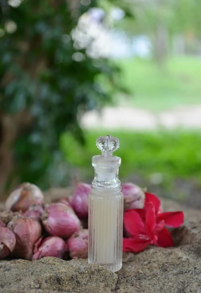 Massage Onion Juice to Scalp to Promote Hair Growth