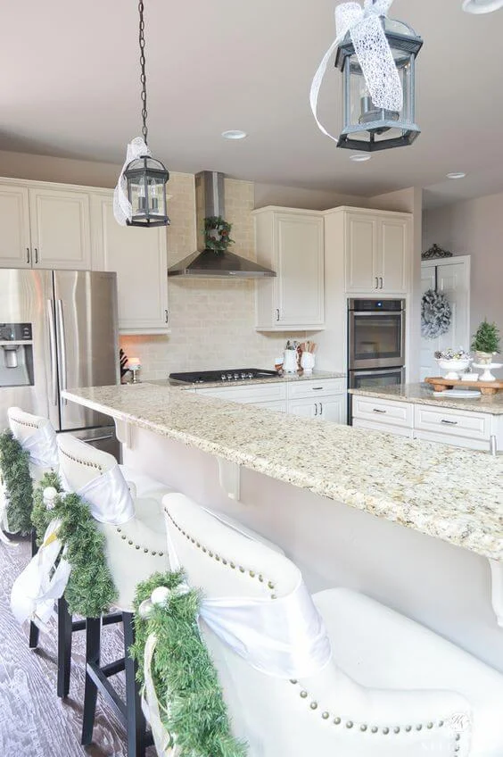 Minimalist Christmas Kitchen Décor