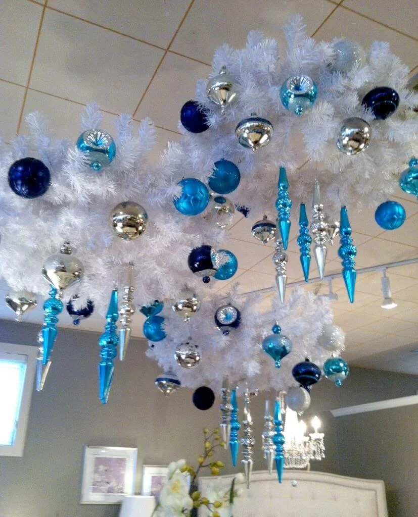 Unique DIY Christmas Chandelier Decoration