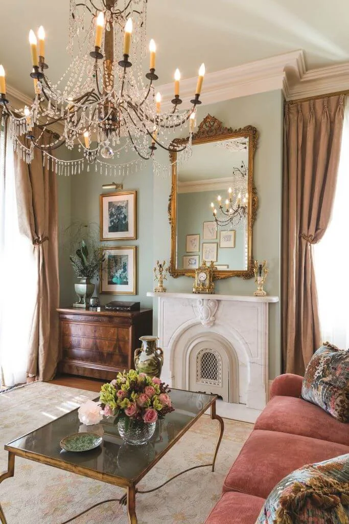 Glamorous Look In Traditional Design